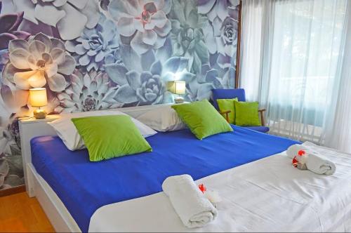 Apartments with parking space Makarska - 6691