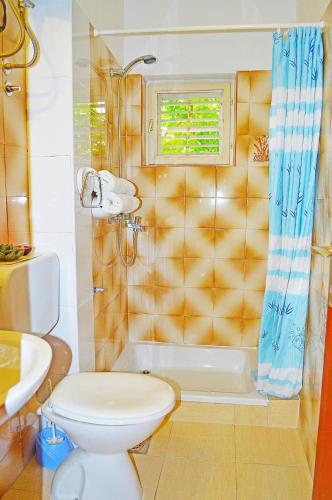 Apartments with parking space Makarska - 6691