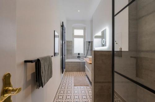 Jacob Saint Germain charming suite