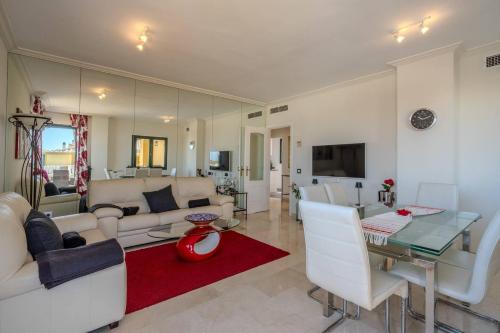 Adb352 - Penthouse Walk To Beach & Town
