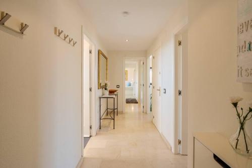 Adb352 - Penthouse Walk To Beach & Town