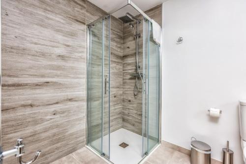 Sb311G - Modern & Well Connected 2 Bed Apartment