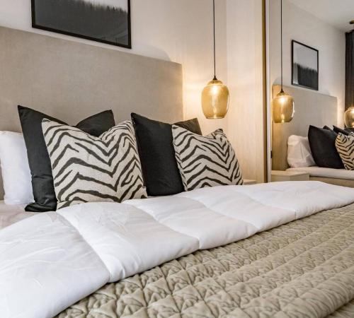 Pr - Stunning Flat Front Line Beach Puerto Banus