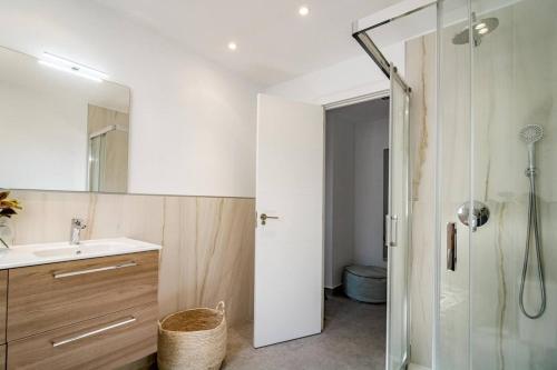 Ab3 - Spacious Holiday Home, Puerto Banus