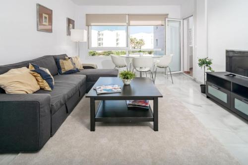 Pr45- Beach Front Apartment Puerto Banus