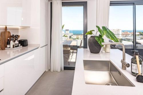 Lme144A Spacious & Luxury Family Home