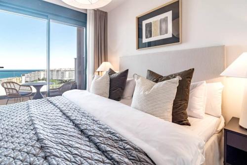 Lme144A Spacious & Luxury Family Home