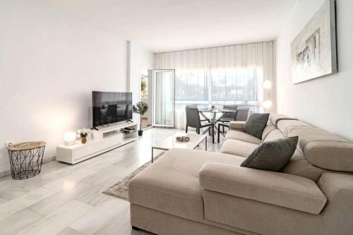 Pr20 - Good Located Flat Puerto Banus