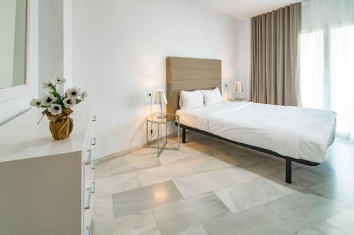 Pr20 - Good Located Flat Puerto Banus