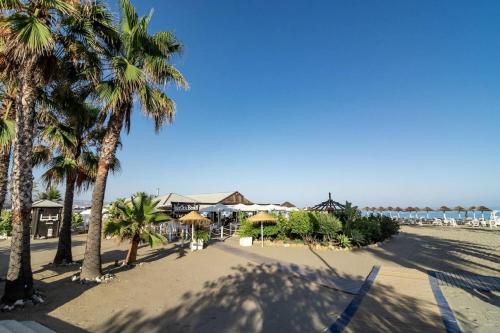 Pr20 - Good Located Flat Puerto Banus