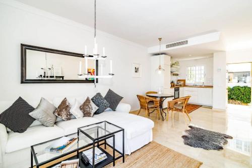 Ap165 - Aloha Pueblo, Marbella By Roomservices