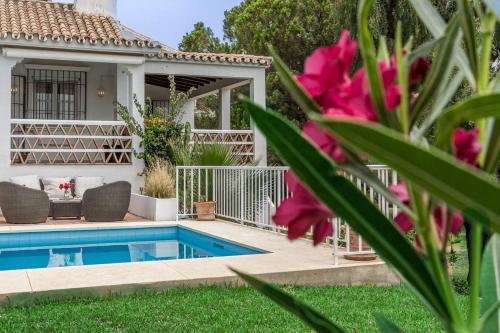 Villa Alegre - Charming Villa With Private Pool