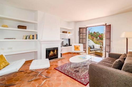 En- Cozy Andalusian Style Townhouse In Marbella