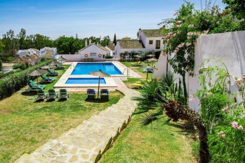 En- Cozy Andalusian Style Townhouse In Marbella