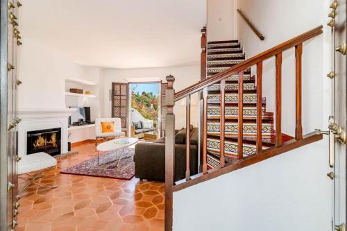 En- Cozy Andalusian Style Townhouse In Marbella