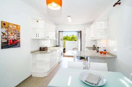 En- Cozy Andalusian Style Townhouse In Marbella