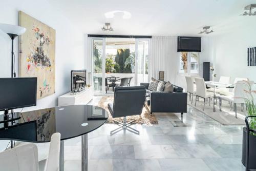 Mr- Cozy 4 Sleep Flat In Marbella, Great Location