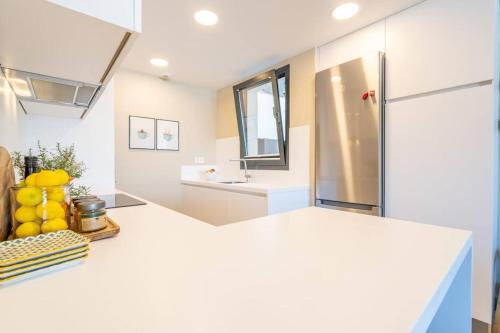 Inf34I - Modern & Bright City Apartment