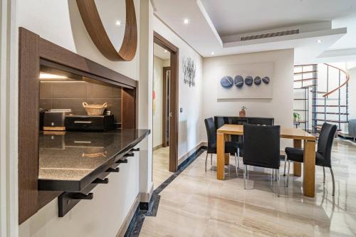 Bp7C2A Beachfront Penthouse With Private Pool