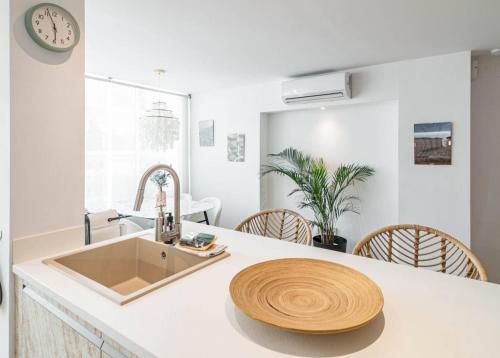 Eac3F- Modern & Light Apartment Steps From The Sea