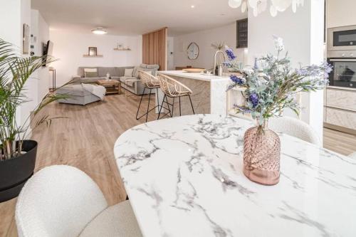 Eac3F- Modern & Light Apartment Steps From The Sea
