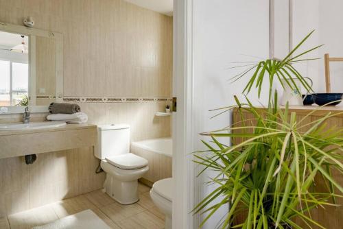 Lcr4 - Large 3-Bedroom Apartment Near Beach