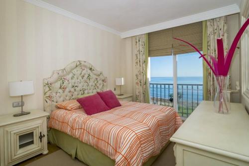 Hb - Comfortable Beachfront Holiday Apartment