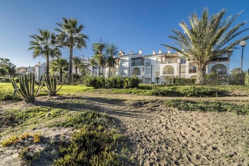 Hb - Comfortable Beachfront Holiday Apartment