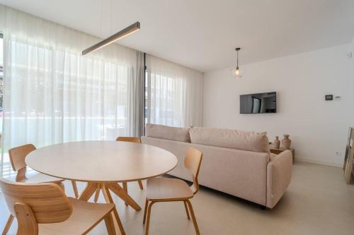 Sa59 - Elegant Semi-Detached House With Solarium