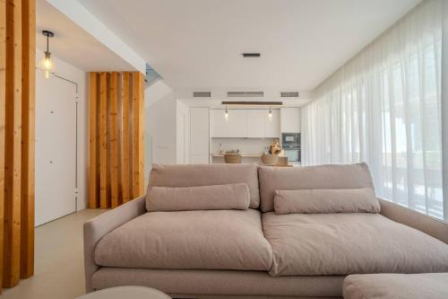 Sa59 - Elegant Semi-Detached House With Solarium