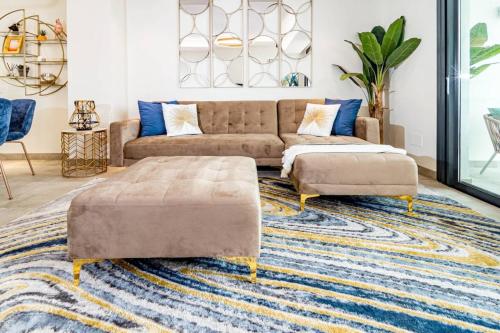 Inf25E- Tastefully Furnished Apartment In The Hea