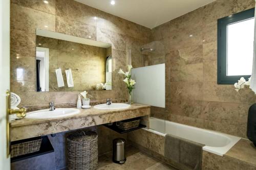 La- Beautiful 3 Bedroom Penthouse Close To Sea