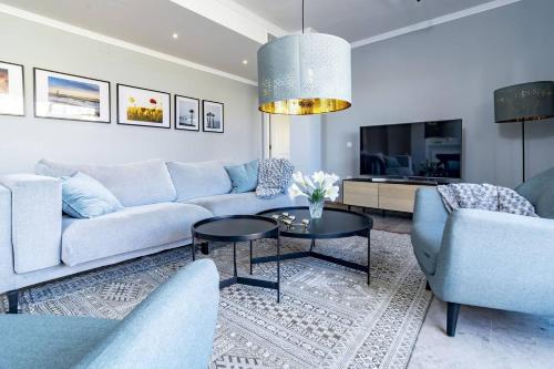 La- Beautiful 3 Bedroom Penthouse Close To Sea