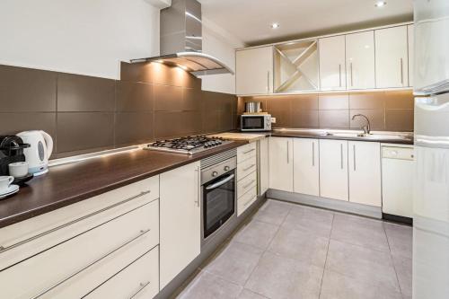 Ab4 - Lovely Holiday Home Walking Distance, Beach