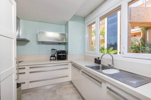 Real1B - Beautiful Apt With Tropical Terrace