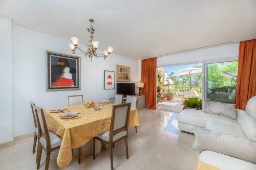 Real1B - Beautiful Apt With Tropical Terrace