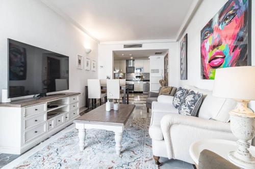 Eld41- Prime Location, Pool Views And Evening Sun
