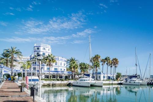 Cp - Modern Beachside Apartment In Estepona
