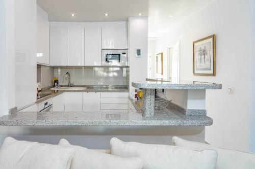 Rg325 - Great 2 Bed Apt, Close To Puerto Banus