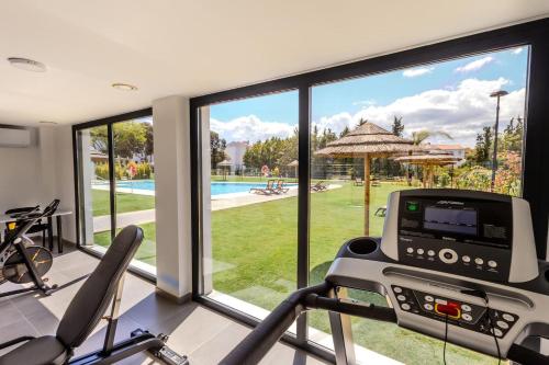 Ae22B - New Build W Pool, Gym & Sunny Balcony