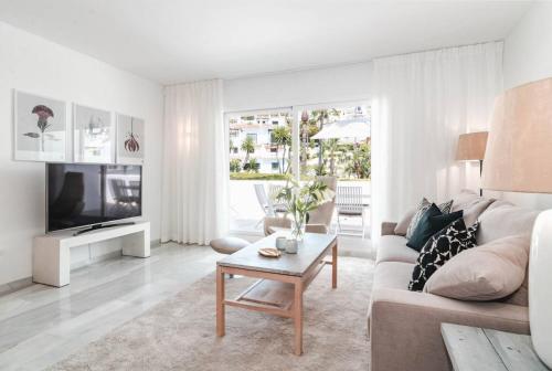 Ivy - Scandinavian Apartment In Nueva Andalucia