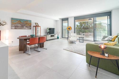 Vv6-2B - Modern 2Br With Large Seaview Balcony
