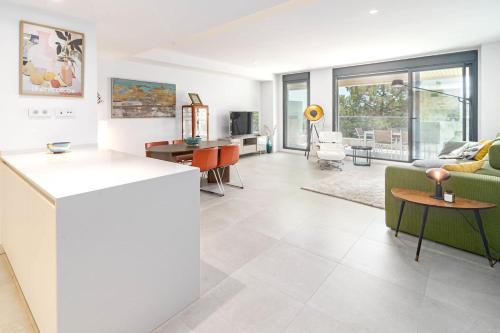 Vv6-2B - Modern 2Br With Large Seaview Balcony