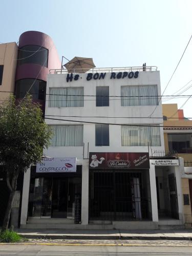 Budova, kde se hotel nachází
