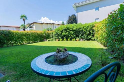 ASCONA ISOLA VERDE Familienfreundliche sonnige Ferienwohnung mit 100m2 eigenem Garten & Klimaanlage