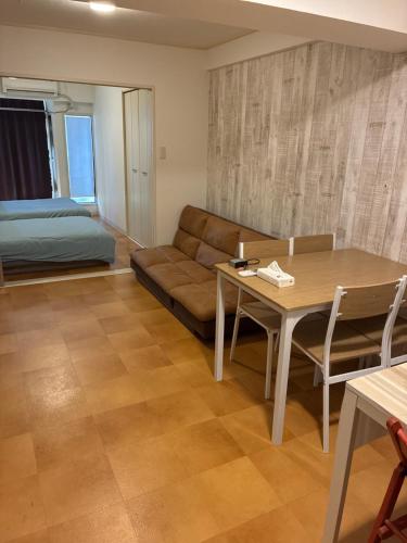 ２ beds. Comfortable . Dotonbori / Kuromon Market.