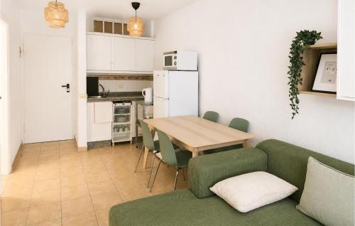 Lovely Apartment In Santa Cruz De Tenerife With Wifi