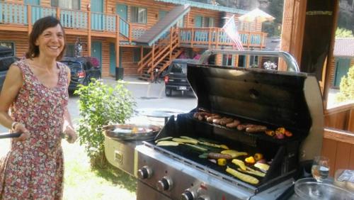 Barbacoa disponible para clientes en la posada u hostería