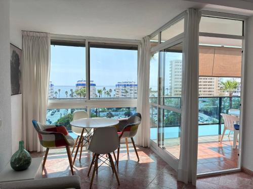 Cozy apartment with pool and ocean views