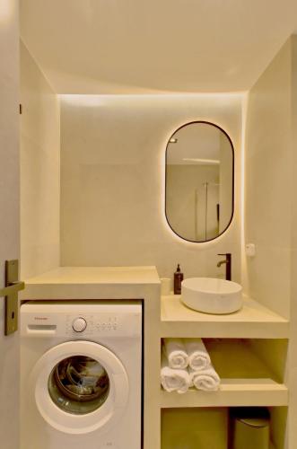 Elegant Duplex Apartment - Daphne